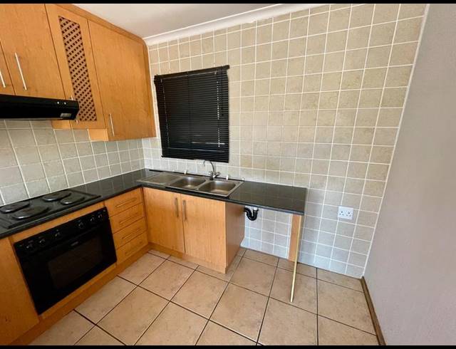 2 BEDROOM TOWNHOUSE FOR SALE IN CHANCLIFF RIDGE